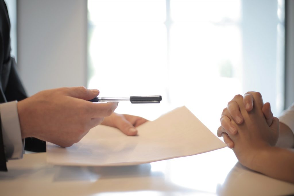 te explicamos los errores en entrevistas de trabajo que más cometemos las personas